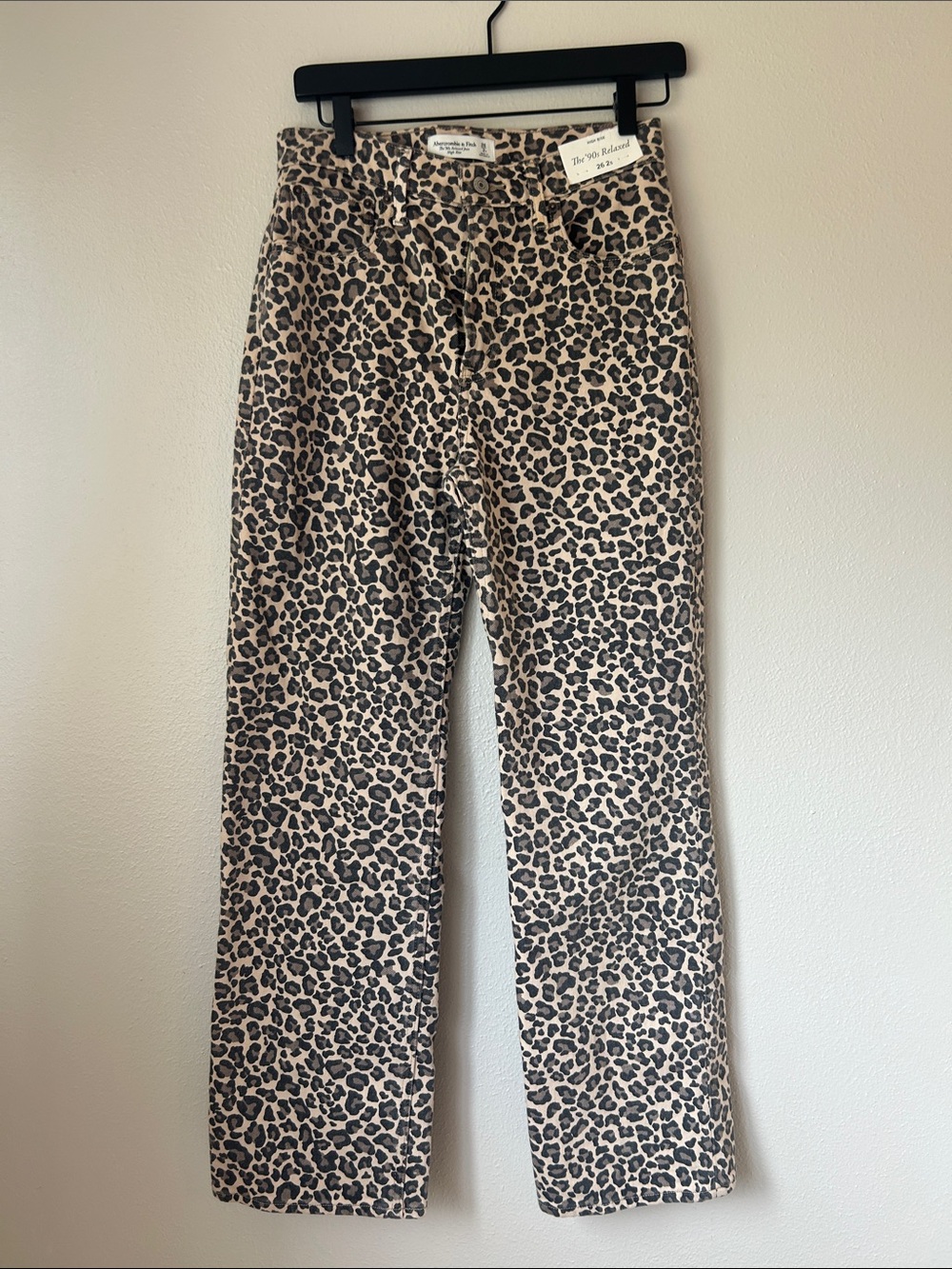Abercrombie & Fitch The 90’s Relaxed Animal Print Denim Size 26S